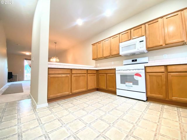 17446 Sw OCTOBER Ct, Beaverton, OR 97003