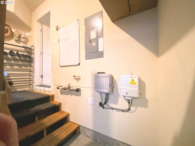 17446 Sw OCTOBER Ct, Beaverton, OR 97003