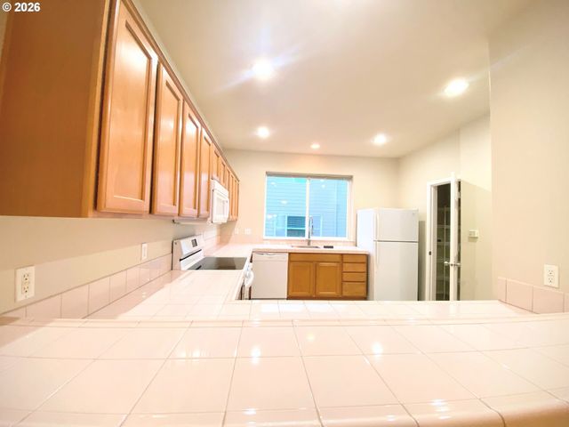 17446 Sw OCTOBER Ct, Beaverton, OR 97003