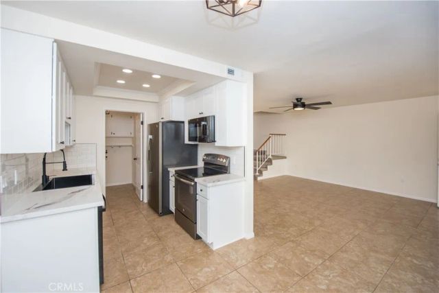 811 Pillar Point Way, Oceanside, CA 92058