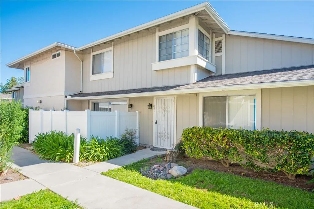 811 Pillar Point Way, Oceanside, CA 92058