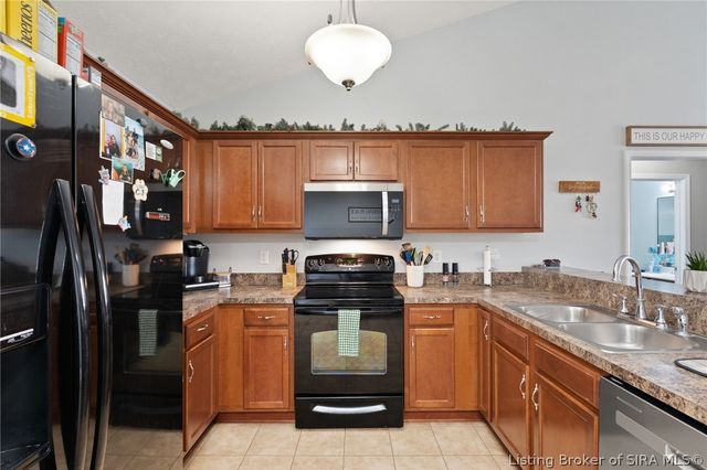 8828 Woodford Drive, Charlestown, IN 47111