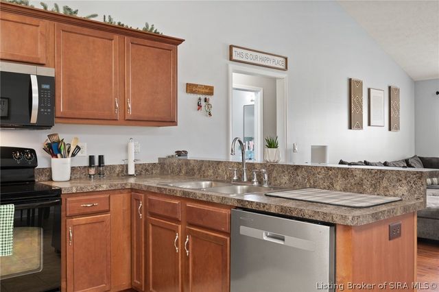 8828 Woodford Drive, Charlestown, IN 47111