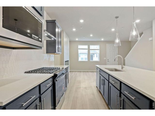 2839 Bear Springs Cir, Longmont, CO 80503