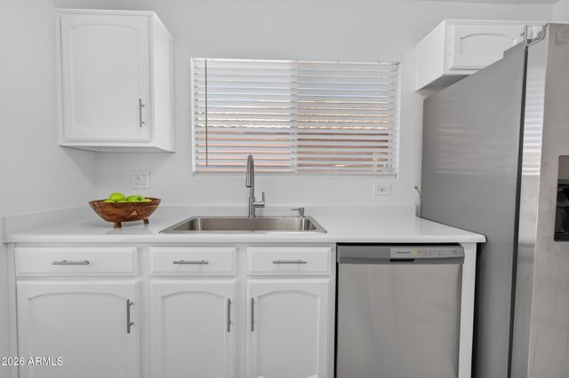 2923 E MUIRWOOD Drive, Phoenix, AZ 85048