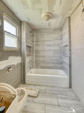 5934 Roseland Avenue, Monroe, MI 48161