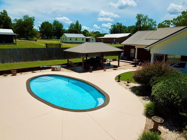 588 W Lawrence Harris Hwy, Slocomb, AL 36375