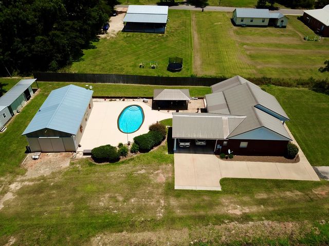 588 W Lawrence Harris Hwy, Slocomb, AL 36375