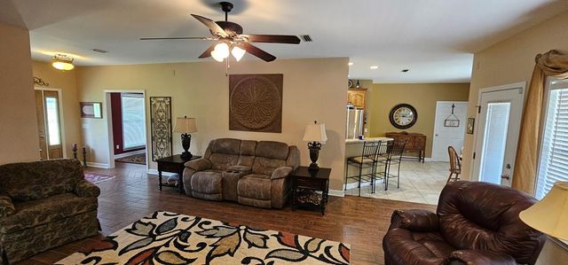 588 W Lawrence Harris Hwy, Slocomb, AL 36375