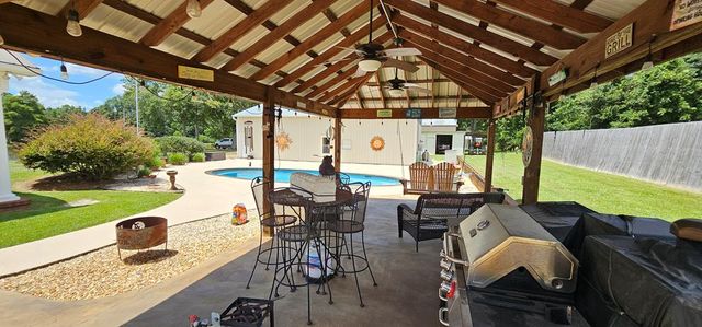 588 W Lawrence Harris Hwy, Slocomb, AL 36375