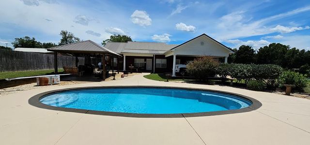 588 W Lawrence Harris Hwy, Slocomb, AL 36375