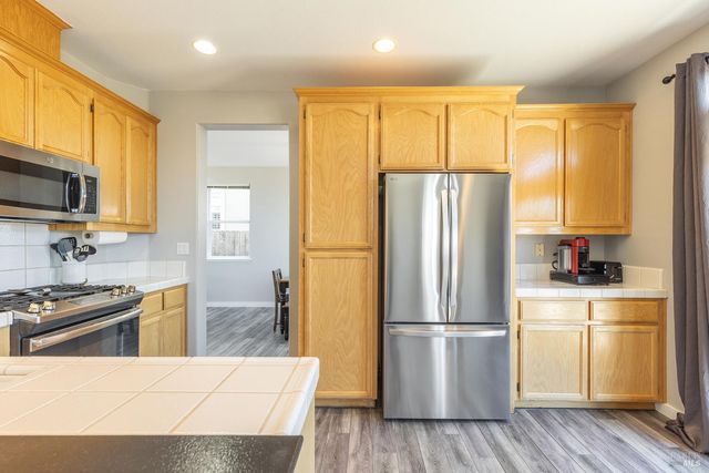 1104 River Pine Cir, Petaluma, CA 94954