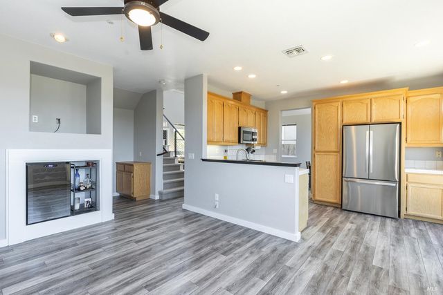 1104 River Pine Cir, Petaluma, CA 94954