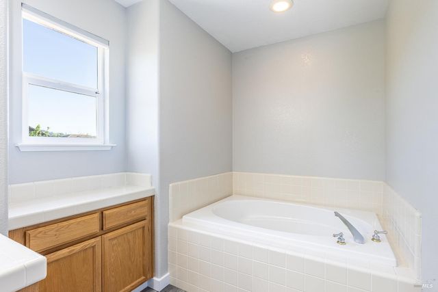 1104 River Pine Cir, Petaluma, CA 94954