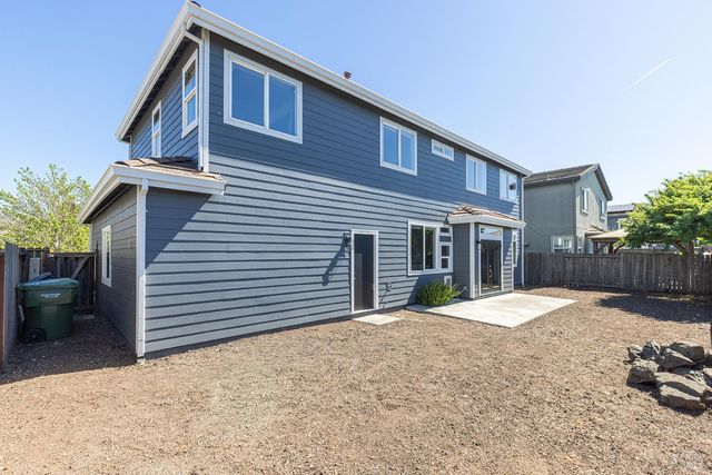 1104 River Pine Cir, Petaluma, CA 94954