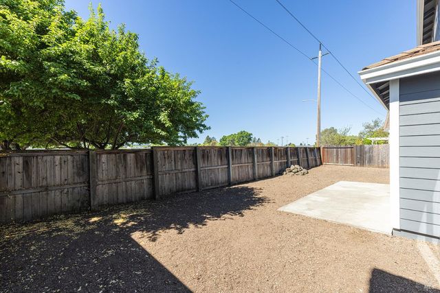 1104 River Pine Cir, Petaluma, CA 94954