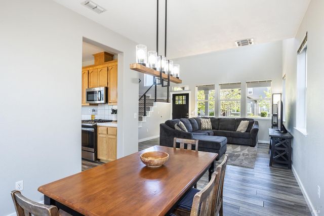 1104 River Pine Cir, Petaluma, CA 94954