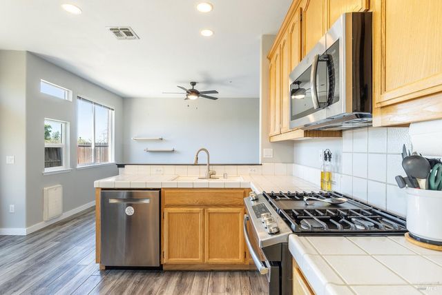 1104 River Pine Cir, Petaluma, CA 94954