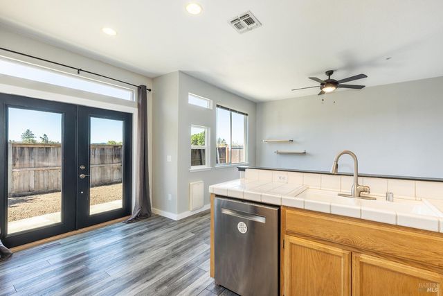 1104 River Pine Cir, Petaluma, CA 94954