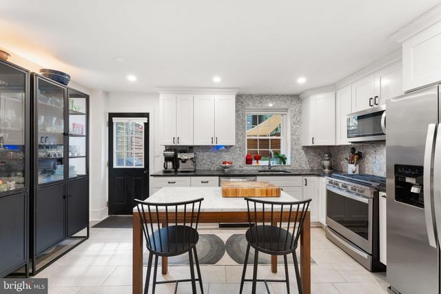 870 N LAWRENCE ST, Philadelphia, PA 19123