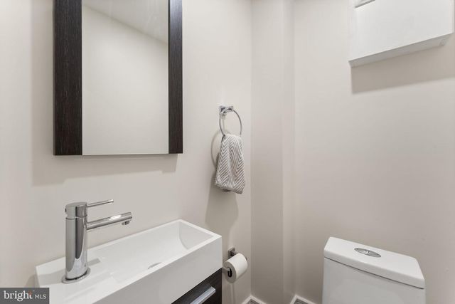 870 N LAWRENCE ST, Philadelphia, PA 19123