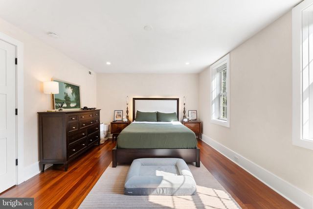 870 N LAWRENCE ST, Philadelphia, PA 19123