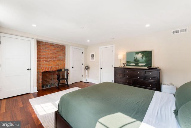 870 N LAWRENCE ST, Philadelphia, PA 19123