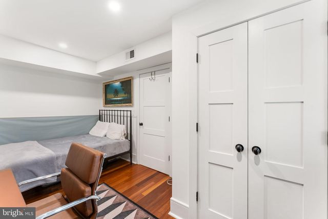 870 N LAWRENCE ST, Philadelphia, PA 19123