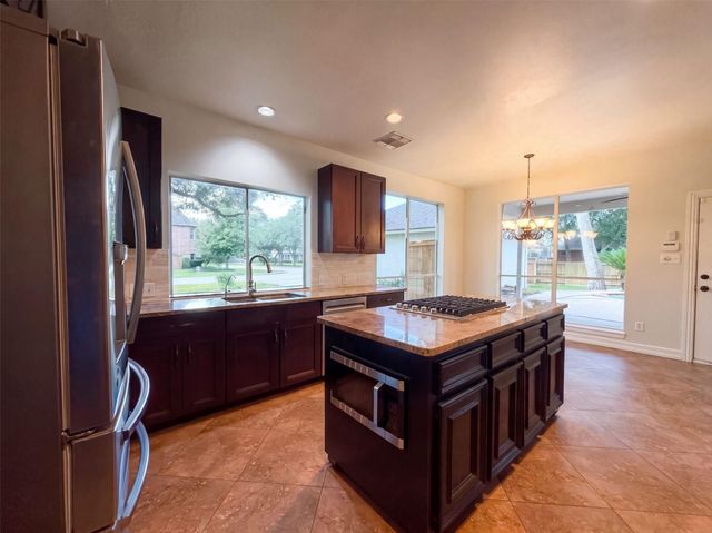 3903 Kenn Court, Missouri City, TX 77459
