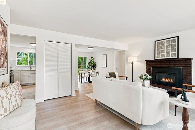 21205 NE 60th Place, Redmond, WA 98053