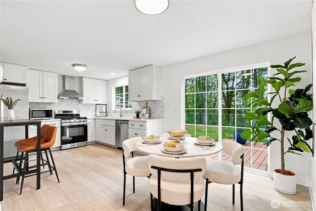 21205 NE 60th Place, Redmond, WA 98053