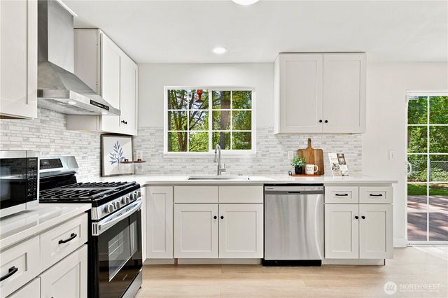 21205 NE 60th Place, Redmond, WA 98053