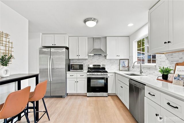 21205 NE 60th Place, Redmond, WA 98053