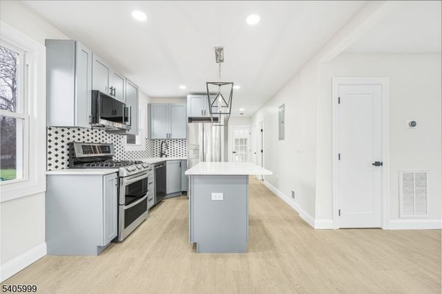 16 Grey Rock Ave, Little Falls Twp., NJ 07424