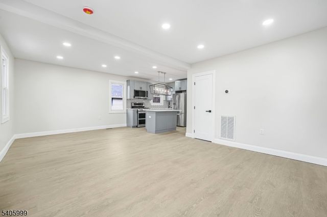 16 Grey Rock Ave, Little Falls Twp., NJ 07424