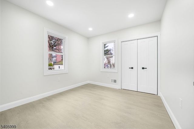 16 Grey Rock Ave, Little Falls Twp., NJ 07424