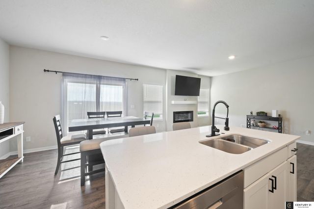 8519 S 63rd Street, Papillion, NE 68157