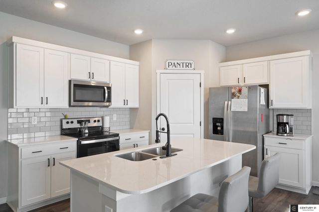 8519 S 63rd Street, Papillion, NE 68157