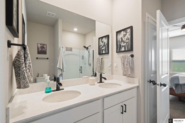 8519 S 63rd Street, Papillion, NE 68157