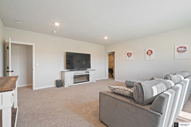 8519 S 63rd Street, Papillion, NE 68157