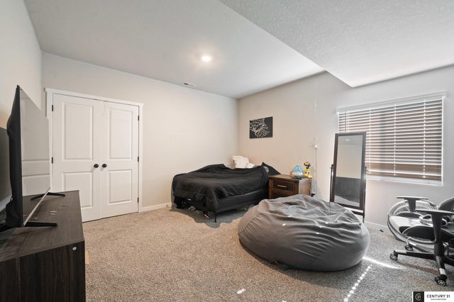 8519 S 63rd Street, Papillion, NE 68157