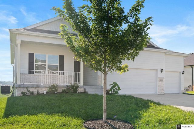 8519 S 63rd Street, Papillion, NE 68157