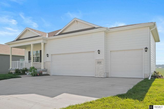 8519 S 63rd Street, Papillion, NE 68157
