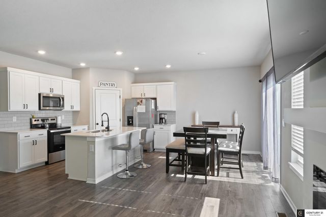 8519 S 63rd Street, Papillion, NE 68157