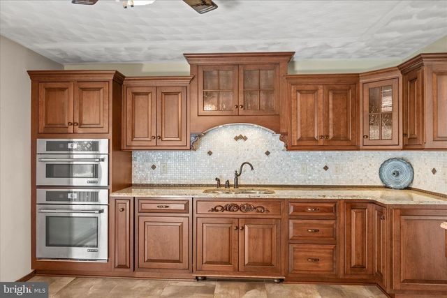 2564 AUDLYN DRIVE, York, PA 17408