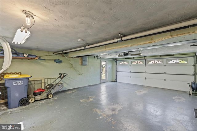 2564 AUDLYN DRIVE, York, PA 17408