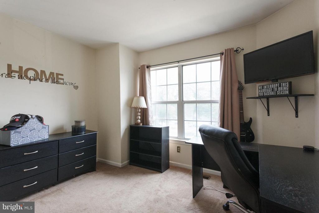 19 OLD MILL LN, Southampton, PA 18966
