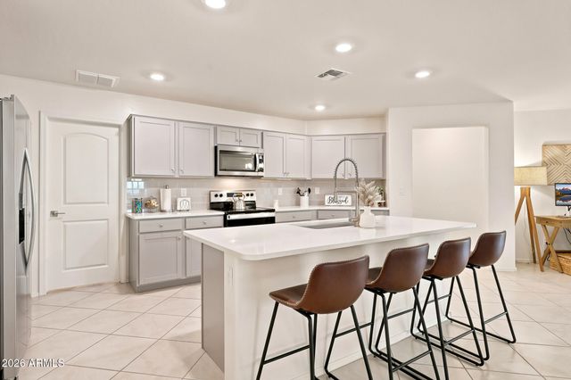 17776 W OBERLIN Way, Surprise, AZ 85387