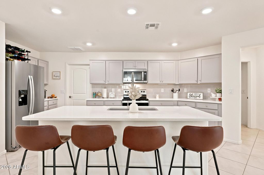 17776 W OBERLIN Way, Surprise, AZ 85387 — photo 5