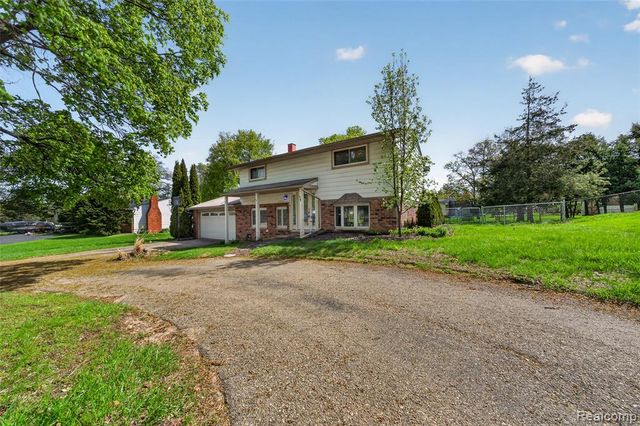 2260 Shankin Drive, Walled Lake, MI 48390